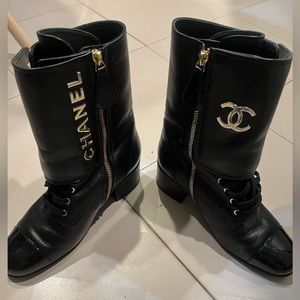 Chanel boots 19B
